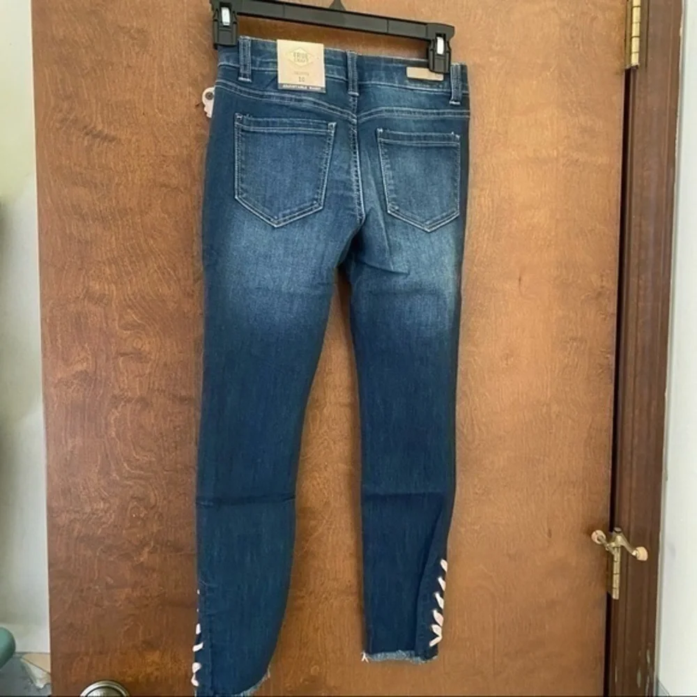 True Craft NWT Girls Distressed Jeans Sz 10. Laced in Pink Velvet